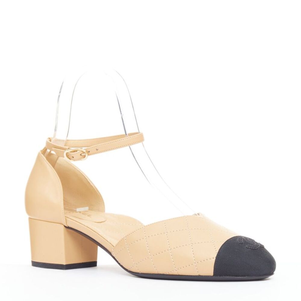 Chanel nude quilted lambskin CC grosgrain cap toe pumps